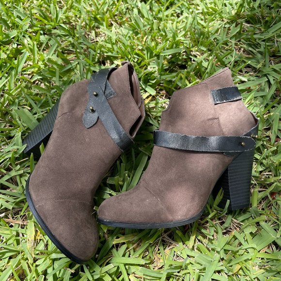 Forever 21 Shoes - Brown booties